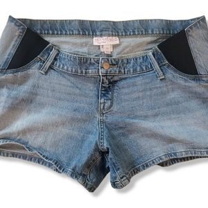 NWOT Isabel Maternity Below Belly Classic denim shorts